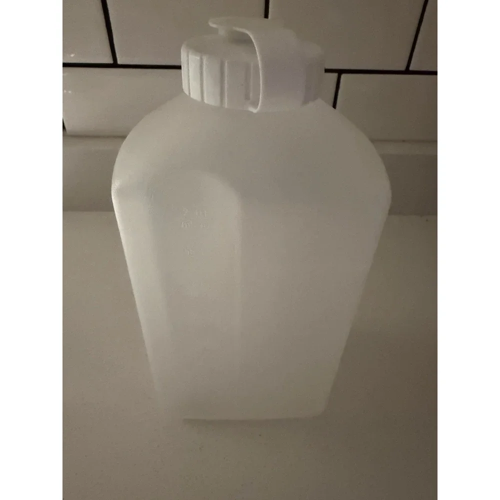 Vintage Rubbermaid 2 Quart 64 Oz Servin Saver Drink/Beverage Pitcher/Bottle 2468